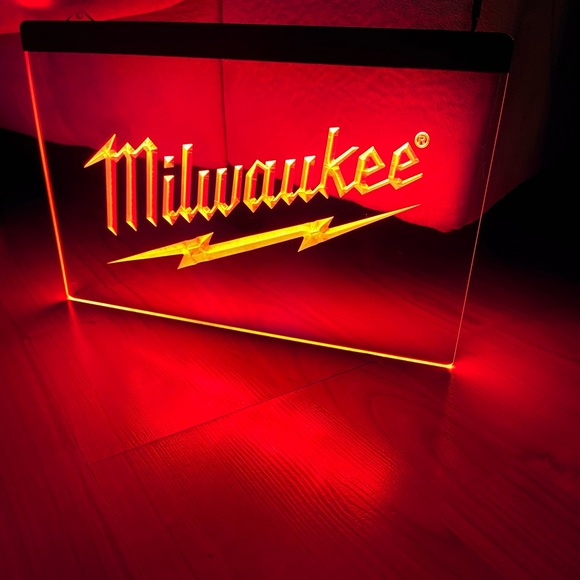 MILWAUKEE LED NEON RED LIGHT SIGN 8x12 - Picture 1 of 3